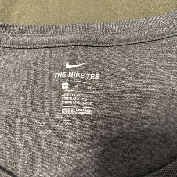 Nike The Nike Tee Gray Spoon Neck Athletic Cut T-Shirt Women's Size M - Picture 3 of 5
